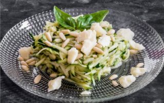 insalata estiva con zucchine crude