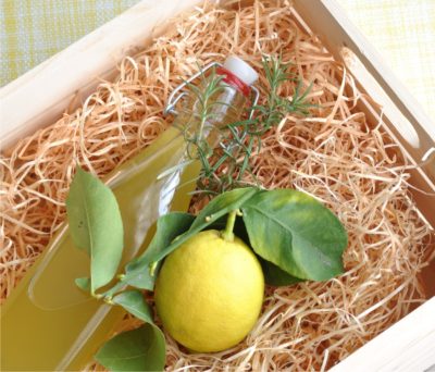 Liquore limone e rosmarino: come si prepara in casa | OdC