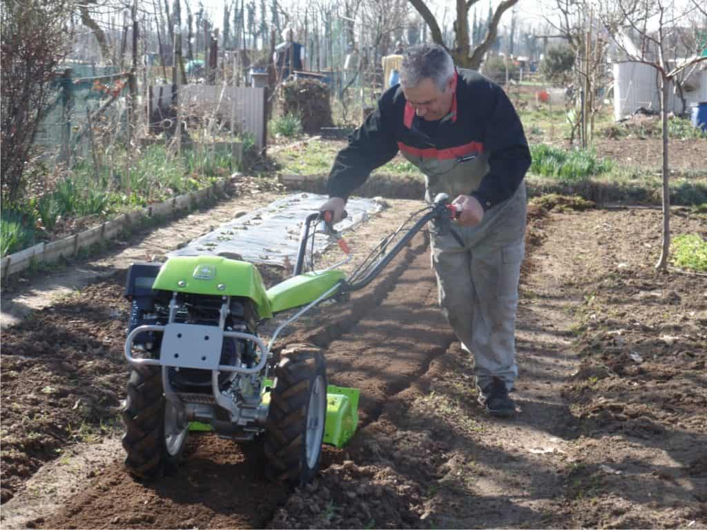 Lavorare La Terra: Macchine Agricole E Attrezzi Meccanici